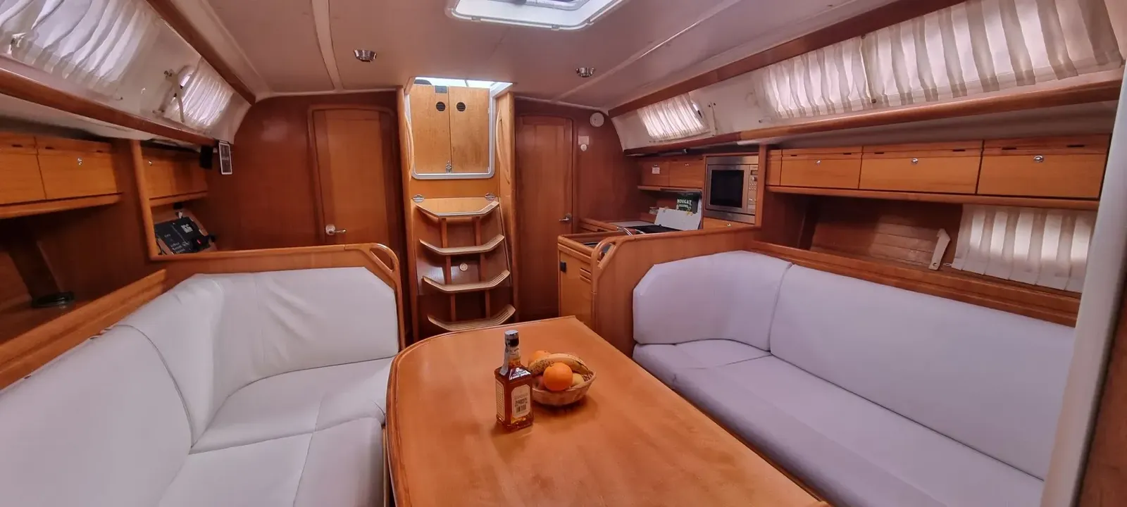 Saloon of the Bavaria 38 yacht